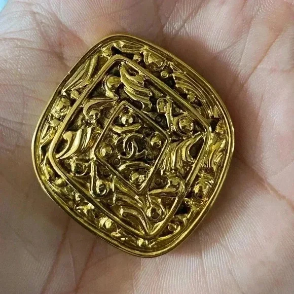 CHANEL - Vintage authentic Arabesque Coco Earrings from Chanel, Set of 2 - Picture 6 of 7